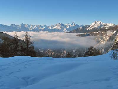 Panorama invernale dei monti della Valtournenche dall'altopiano di Chamois